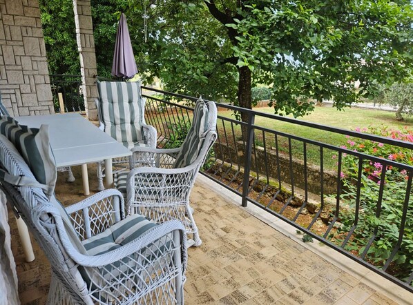 Apartment | Balcony - Apartment in Nature (Kastelir-Labinci)