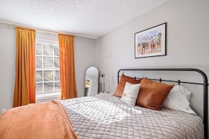 3 bedrooms, desk, iron/ironing board, travel crib