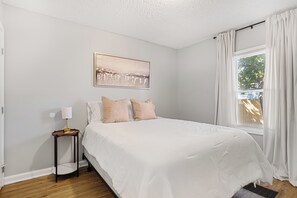 3 bedrooms, desk, iron/ironing board, travel crib