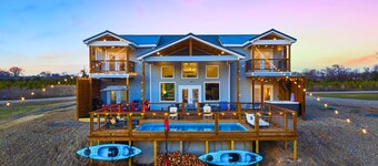 Cozy River Getaway W/ Heated Pool, Pool Table, Kayaks, Fishing | EV