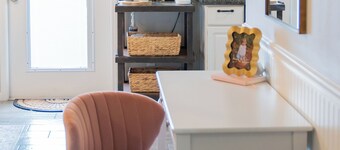 Peaceful Place a Charming 3-bedroom house with AC and WiFi in Fort Myers