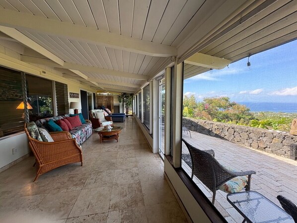 Terrace/patio - Hale Haku Home- Unbelievable Ocean Views! (Kailua-Kona)