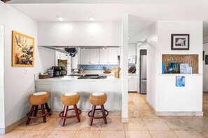 Fridge, microwave, oven, stovetop - Hale Haku Home- Unbelievable Ocean Views! (Kailua-Kona)