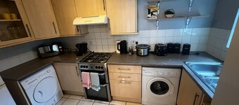 2‑Bed Luxe Retreat near Leagrave Stn, L&D Hosp, LTN Airport & Whipsnade Zoo.