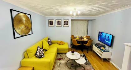 2‑Bed Luxe Retreat near Leagrave Stn, L&D Hosp, LTN Airport & Whipsnade Zoo.