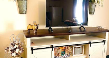 Cozy 1-bedroom apt minutes from everything you need.