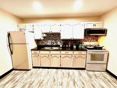 Cozy 1-bedroom apt minutes from everything you need.