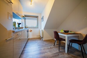 Kühlschrank, Ofen, Herdplatte, Geschirrspüler