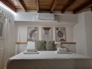 Unclassified image, 2 of 25, button - Trastevere Stunning Loft (open space) - authentic amazing experience - 2 Baths (Roma)