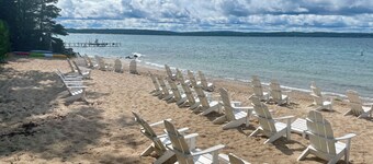 Charming 5-bedroom Roaring Brook cottage in Harbor Springs with beach access.