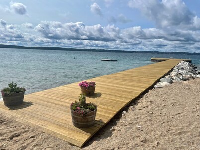 Charming 5-bedroom Roaring Brook cottage in Harbor Springs with beach access.