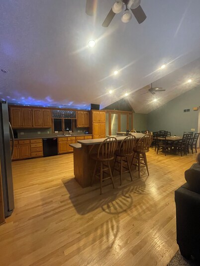 Quiet Spacious 5-Bedroom House or Crafting Retreat In Chilton, WI!