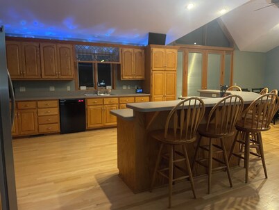 Quiet Spacious 5-Bedroom House or Crafting Retreat In Chilton, WI!