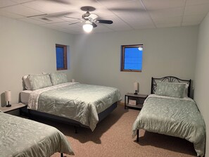 5 bedrooms, iron/ironing board, travel crib, WiFi - Quiet Spacious 5-Bedroom House or Crafting Retreat In Chilton, WI! (Chilton)