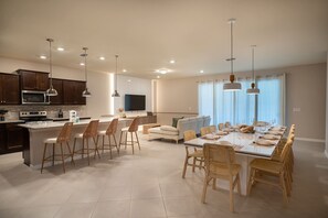 House - Fun and Relax 10 Bed Home Pool Themed Rooms (Clermont)