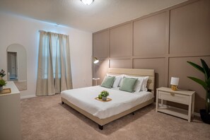 House | 10 bedrooms - Stunning 10 Bed Home With Themed Rooms Pool (Clermont)