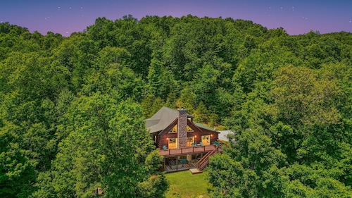 Waccabuck | 17.5 Private Acres, Pool, Hot Tub