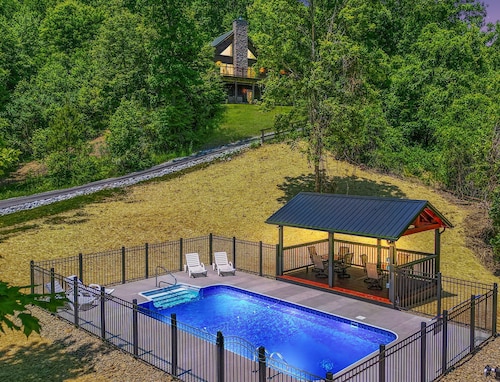Waccabuck | 17.5 Private Acres, Pool, Hot Tub