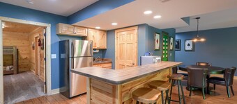 Sandstone Valley Estate | Hocking, Indoor Pool