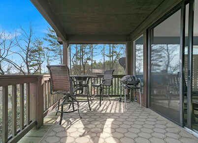 NEW LISTING  Delightful 3-bedroom condo in Lake Toxaway with stunning views