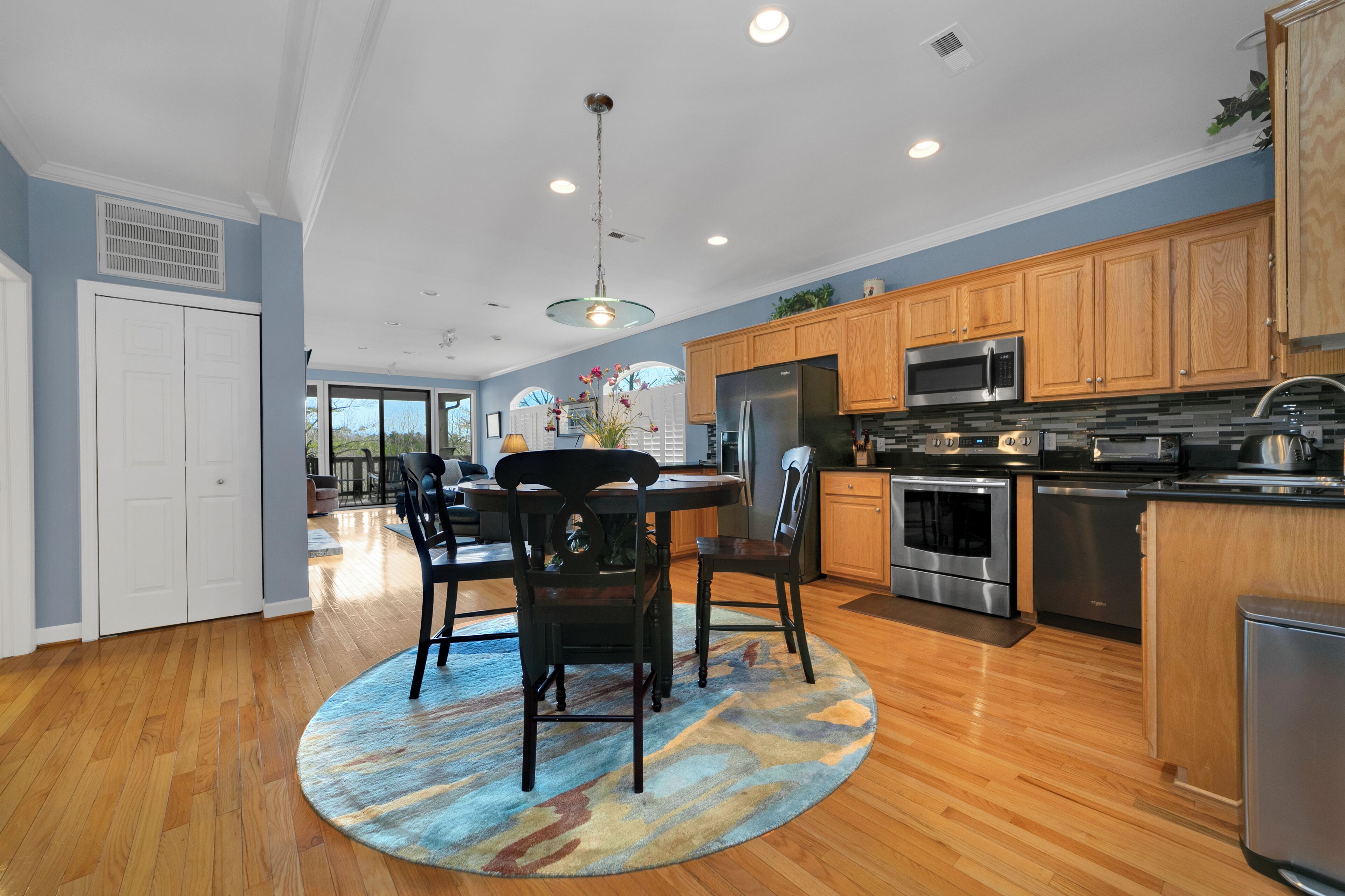 冰箱、微波炉、烤箱、炉灶