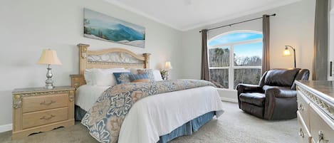 3 bedrooms, iron/ironing board, WiFi (free), bed sheets