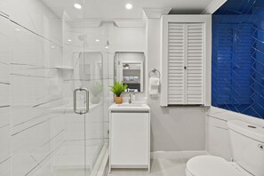 Shower, hair dryer, towels, soap - Luxurious "Villa Nella" (Naples)