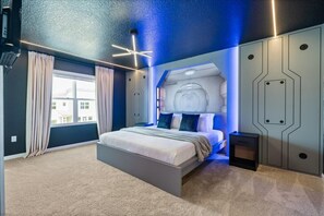 4 bedrooms, iron/ironing board, WiFi, bed sheets