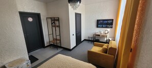 ラグジュアリー ダブルルーム | 羽毛の掛け布団、デスク、遮光カーテン、防音設備