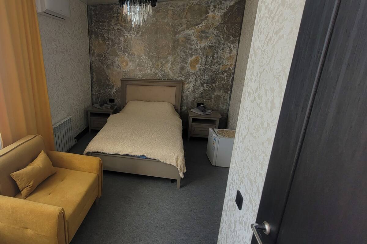 Chambre Double Luxe | Coin séjour | Télévision de 32 pouces avec chaßnes numériques