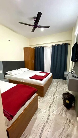 Comfort-Vierbettzimmer | Schreibtisch, kostenloses WLAN, Bettwäsche