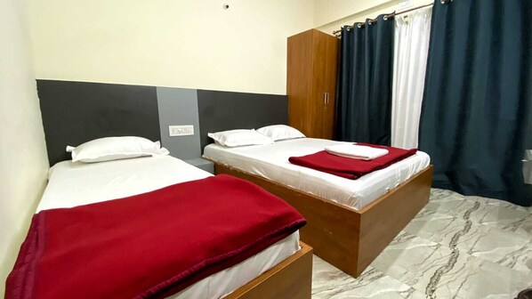 مكتب وواي فاي مجانًا وملاءات أسرّة