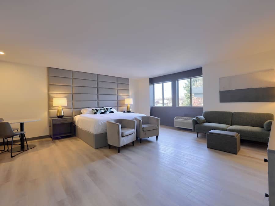 Superior Studio Suite, 1 King Bed, Kitchenette | Blackout curtains, iron/ironing board, free WiFi, bed sheets