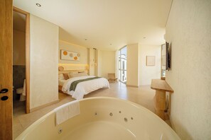 Phòng đôi Deluxe, quang cảnh thành phố | Minibar, két bảo mật tại phòng, bàn, phòng cách âm