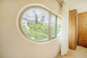 Minibar, két bảo mật tại phòng, bàn, phòng cách âm