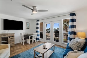 Smart TV - It's all about location at the Caribbean Jewel! (Destin)