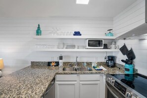 Fridge, microwave, oven, stovetop - It's all about location at the Caribbean Jewel! (Destin)
