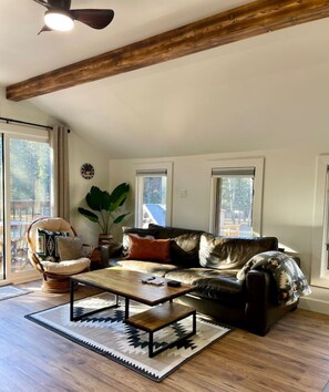 Una Smart TV, un futbolín