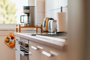 Fridge, oven, stovetop, dishwasher