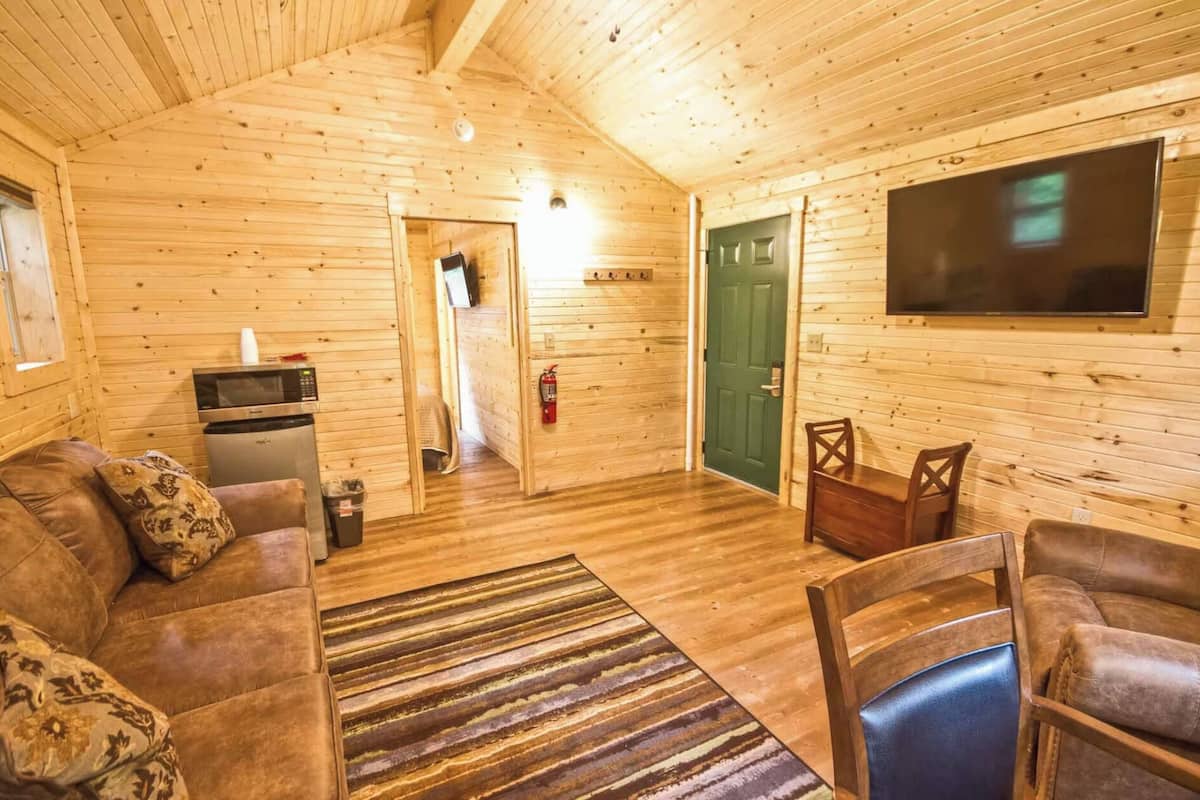 Kaymoor Suite | 1 makuuhuone, tallelokero huoneessa, silitysrauta/-lauta, ilmainen Wi-Fi