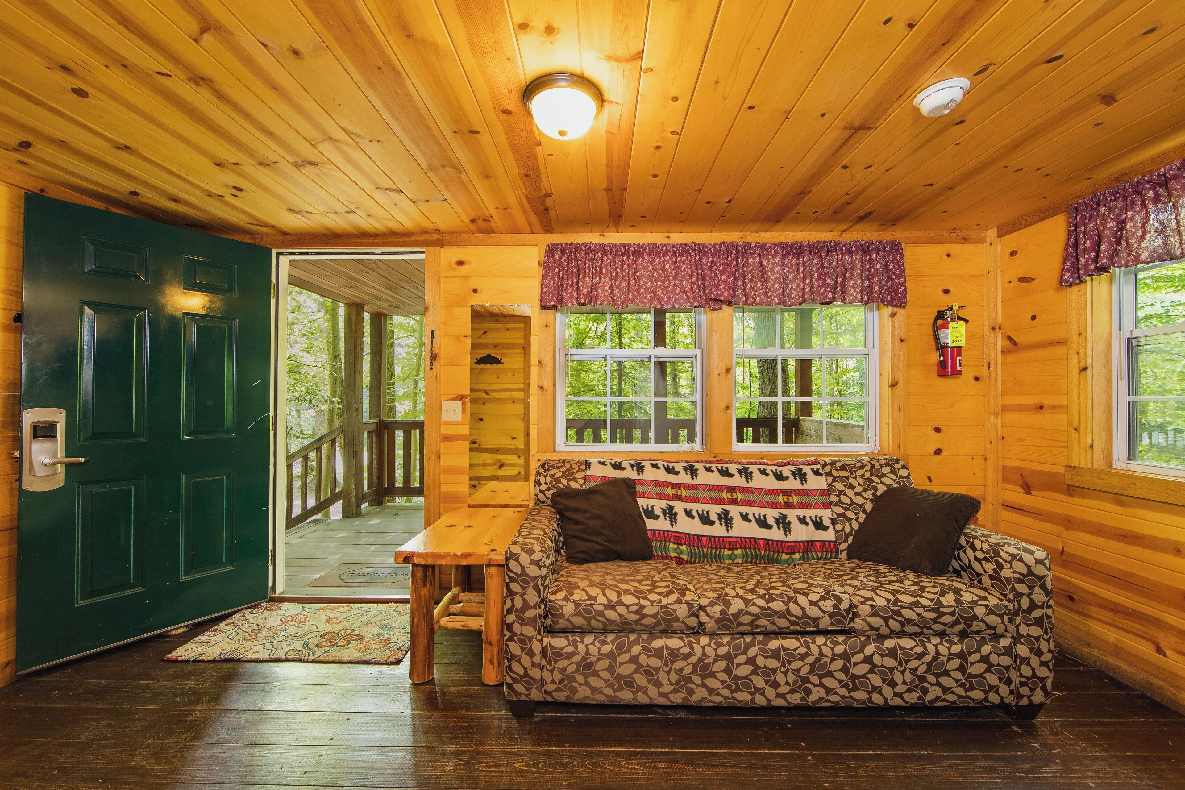 Loft Style Sportsman Cabin 6 Beds | Living area | 47-inch Smart TV with satellite channels