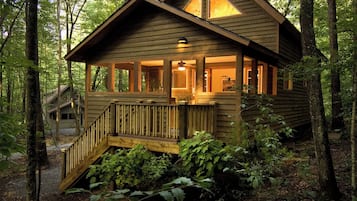 Deluxe Cabin, 4 Bedrooms | Free WiFi, bed sheets