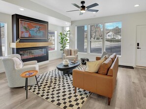 Een smart-tv en een open haard