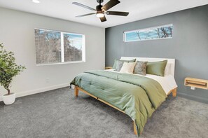 3 slaapkamers, een bureau, een strijkplank/strijkijzer, wifi