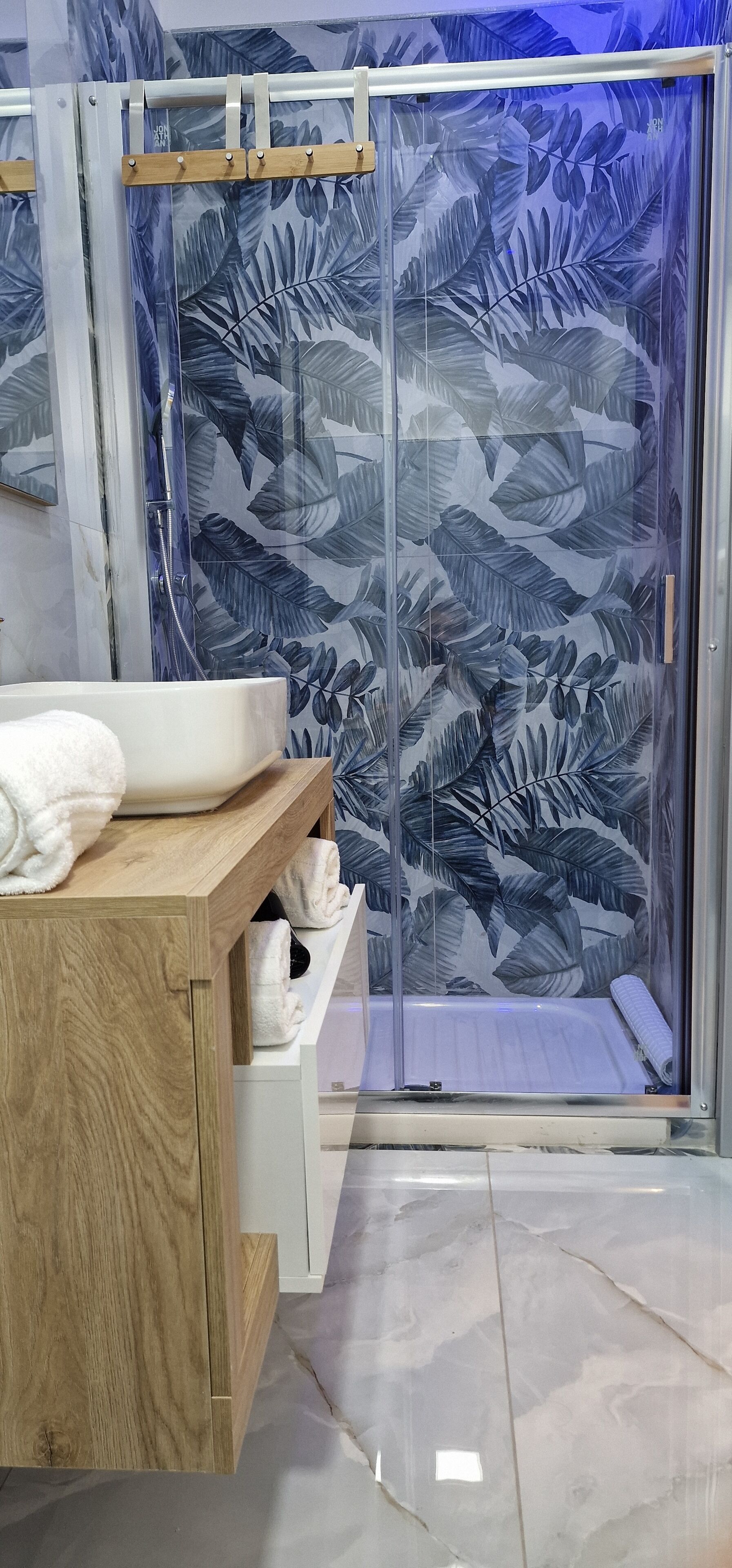 Dusche, Haartrockner, Bidet, Handtücher