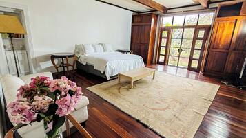 8 bedrooms, desk, iron/ironing board, free WiFi