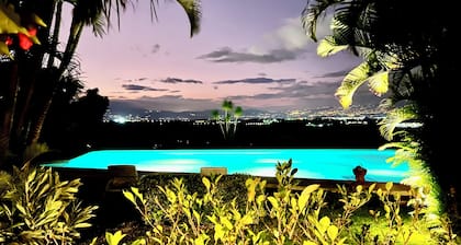 Independent villa 8BR 7 1/2 BTH Pool Fast WIFI sleeps 18 people
