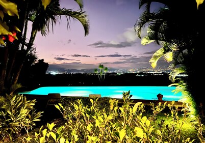 Independent villa 8BR 7 1/2 BTH Pool Fast WIFI sleeps 18 people