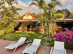 Terrace/patio - Independent villa 8BR 7 1/2 BTH Pool Fast WIFI sleeps 18 people (Santa Ana)