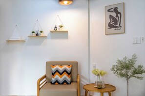 ดีลักซ์อพาร์ทเมนท์, 1 ห้องนอน, ระเบียง, วิวเมือง | 1 ห้องนอน, เครื่องนอนระดับพรีเมียม, เตียงเมมโมรีโฟม, มินิบาร์